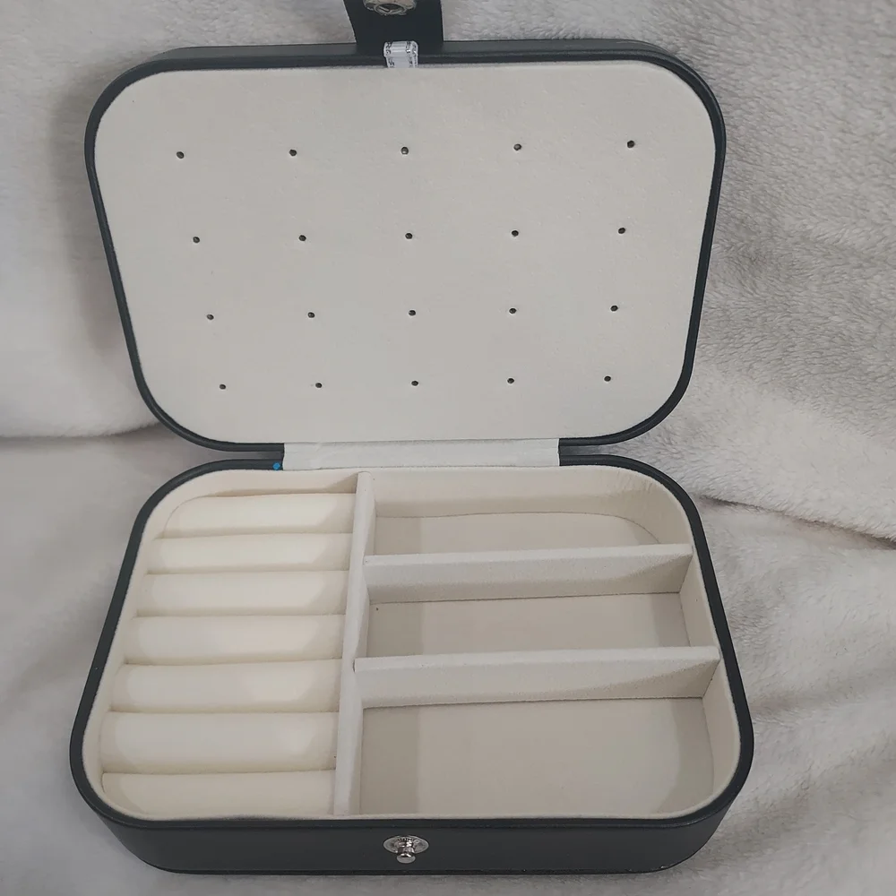 Source Unknown Black and Cream Jewelry Organizer